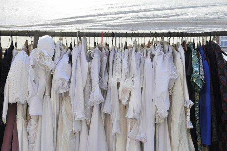 ملابس بيضاء
