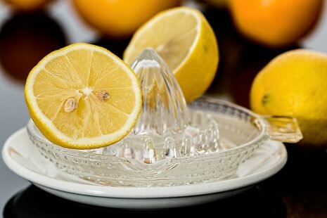 عصير الليمون لتنطيف الفضة