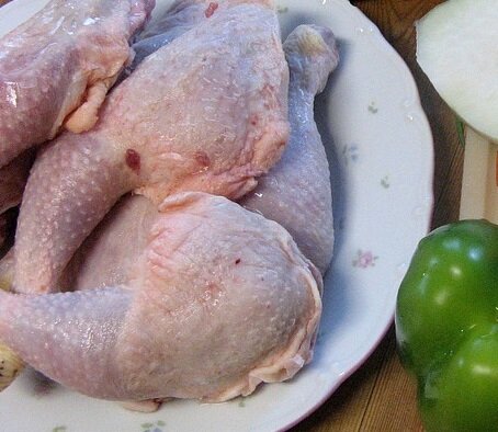 طريقة تنظيف لحوم الدجاج من الزفر الطازج والمجمد